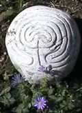 Eva Artmann Labyrinth in Stein geritzt